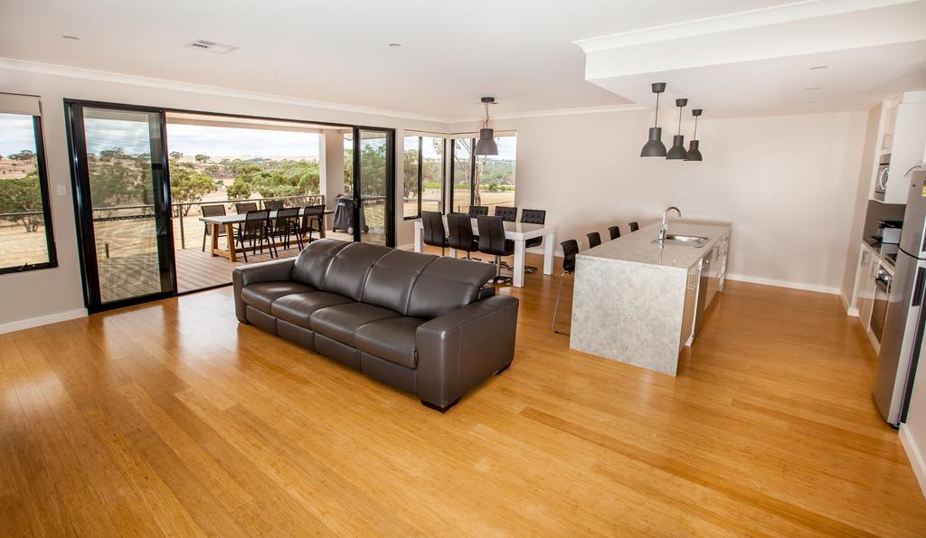 קלייר Neagles Retreat Villas מראה חיצוני תמונה